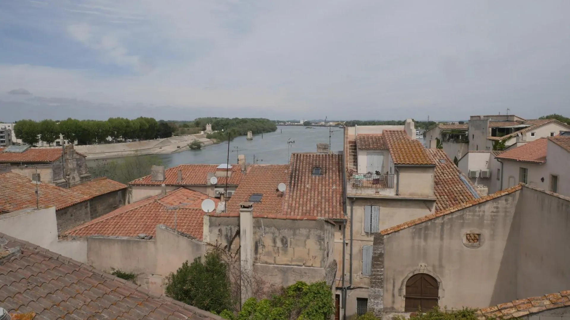 Superbe Appartement Avec Vue Arles Apartment